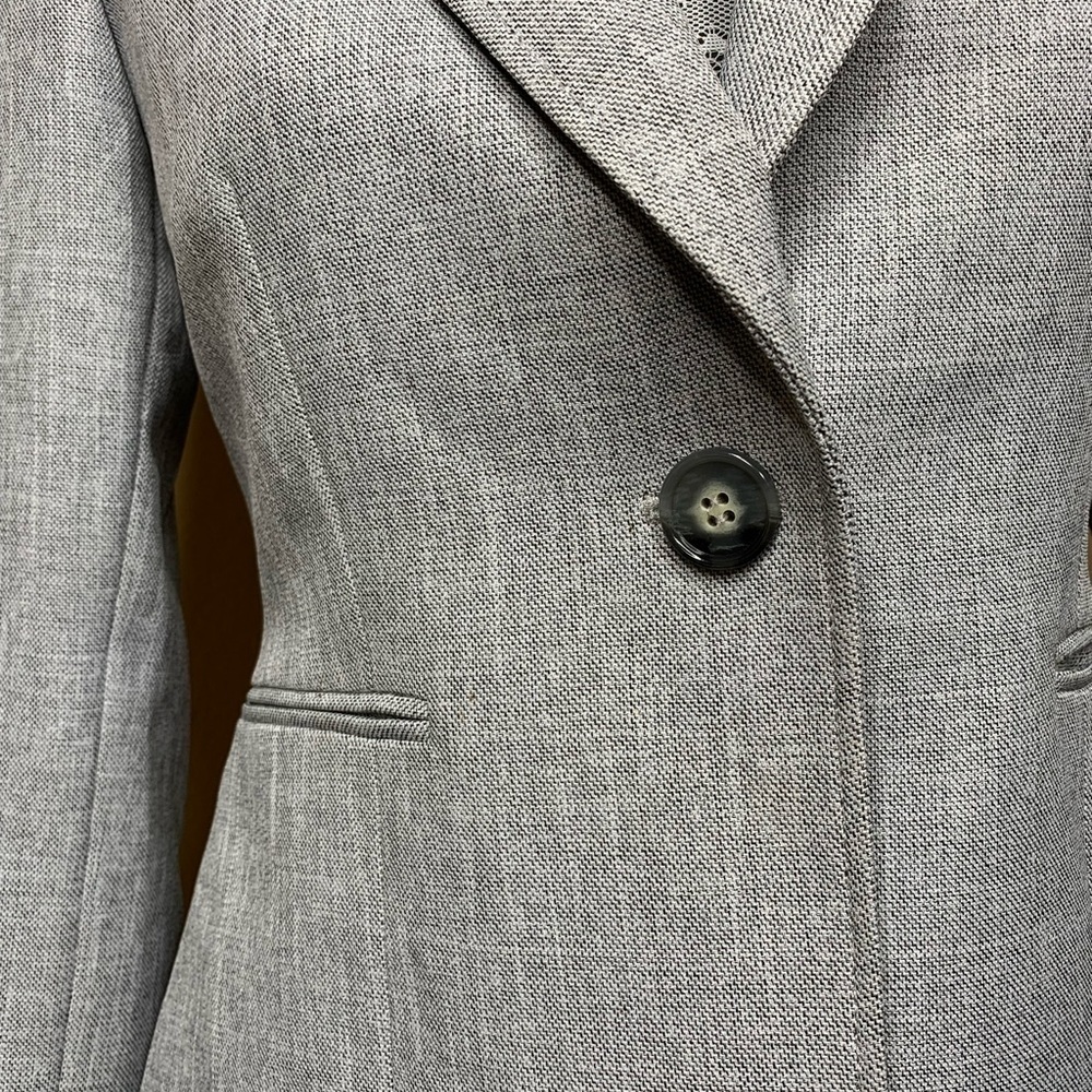 Tahari blazer - Picture 5 of 6
